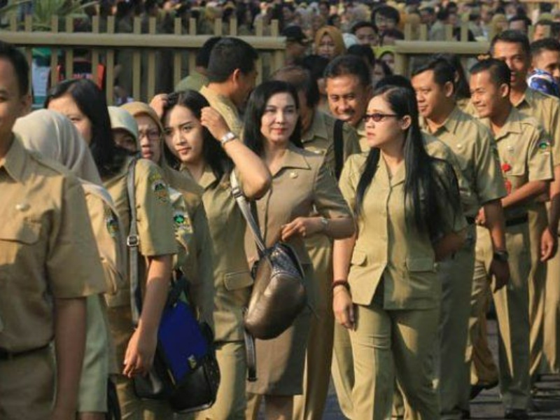 Kenali Fungsi dan Jenis-Jenis Seragam Kantor di Indonesia