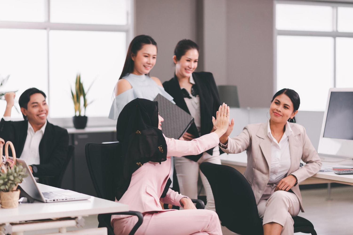 Seragam Kantor Wanita